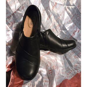 EUC - Clarks Zippered Clogs Black - Size 8.5